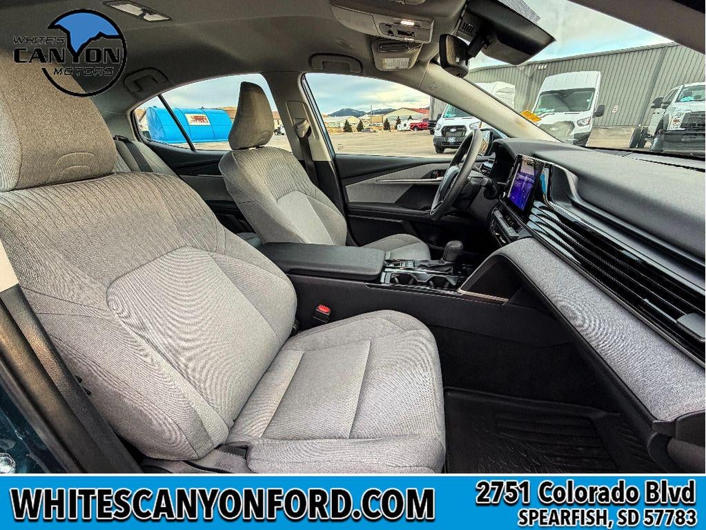 2025 Toyota Camry Hybrid LE