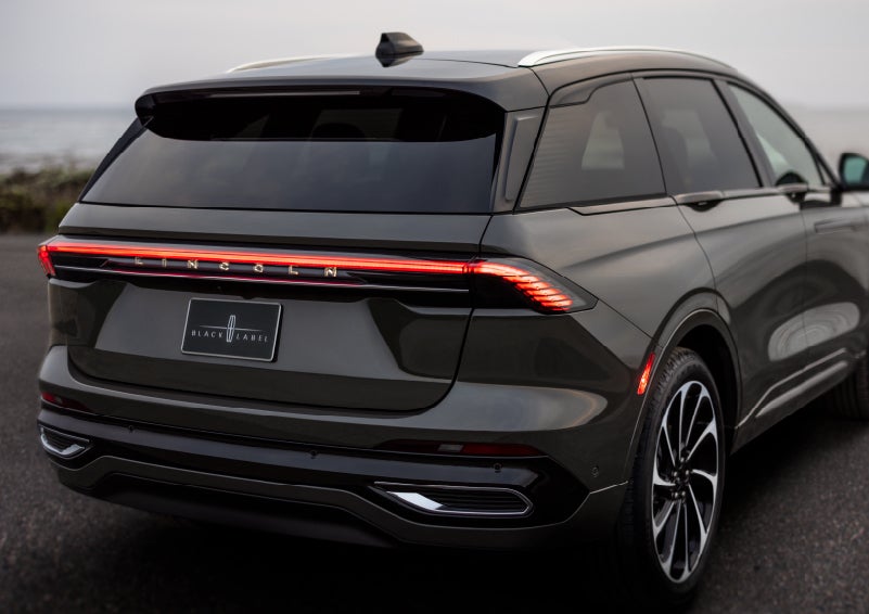 The rear of a 2024 Lincoln Black Label Nautilus® SUV displays full LED rear lighting. | White's Canyon Motors - Lincoln in Spearfish SD
