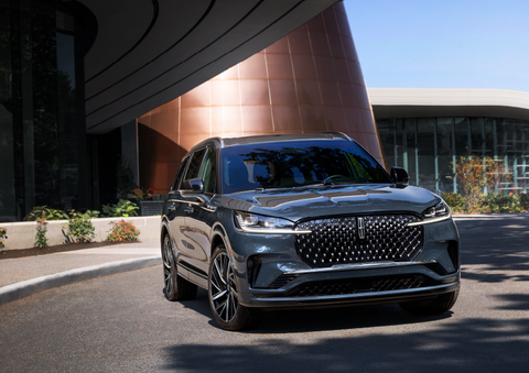 A gray 2025 Lincoln Aviator® SUV is parked outside a modern building with the sun shining. | White's Canyon Motors - Lincoln in Spearfish SD