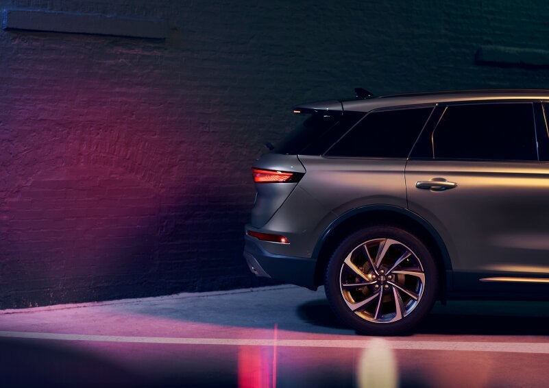 A dramatization of a 2025 Lincoln Corsair® SUV is shown backing up toward a wall. | White's Canyon Motors - Lincoln in Spearfish SD