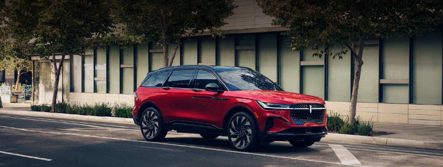 A 2025 Lincoln Nautilus® SUV with an available hybrid powertrain is parked in an urban setting. | White's Canyon Motors - Lincoln in Spearfish SD