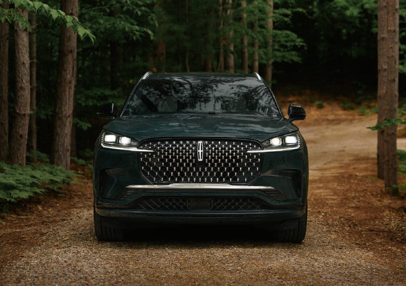 The front grille of a 2027 Lincoln Aviator® Black Label™ SUV is shown. | White's Canyon Motors - Lincoln in Spearfish SD